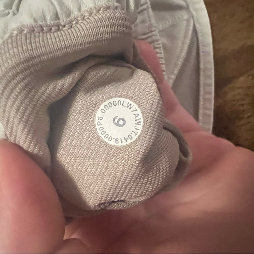 Lululemon Hotty Hot Short *High-Rise Long 4"
White Size 6 - Picture 8 of 16